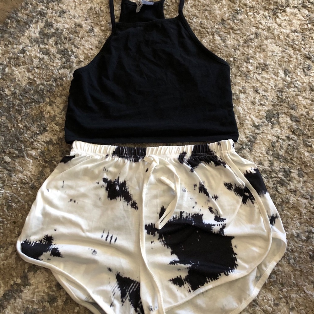 crop top tank and high waisted shorts